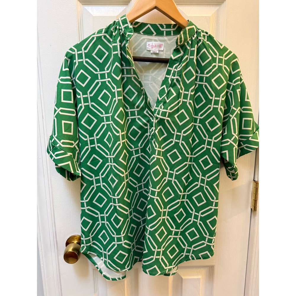 Top It Off Green White Geometric Trellis Split Neck Blouse Cuffed Sleeve Small